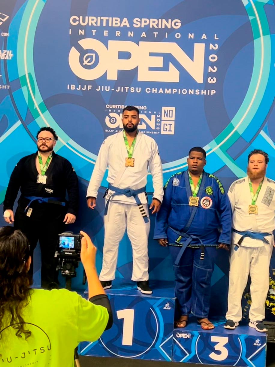 Lutador de São Mateus do Sul conquista dois títulos em campeonato internacional de Jiu-jitsu